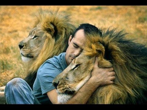 Kevin Richardson, el encantador de leones