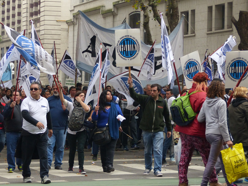 Dirigentes sindicales y una visión sombría analizando el presente