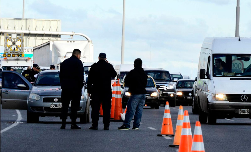 Robaron once millones de pesos y se tirotearon con la policía en Buenos Aires