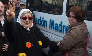 Levantaron el pedido de captura contra Hebe de Bonafini y viajó a Mar del Plata