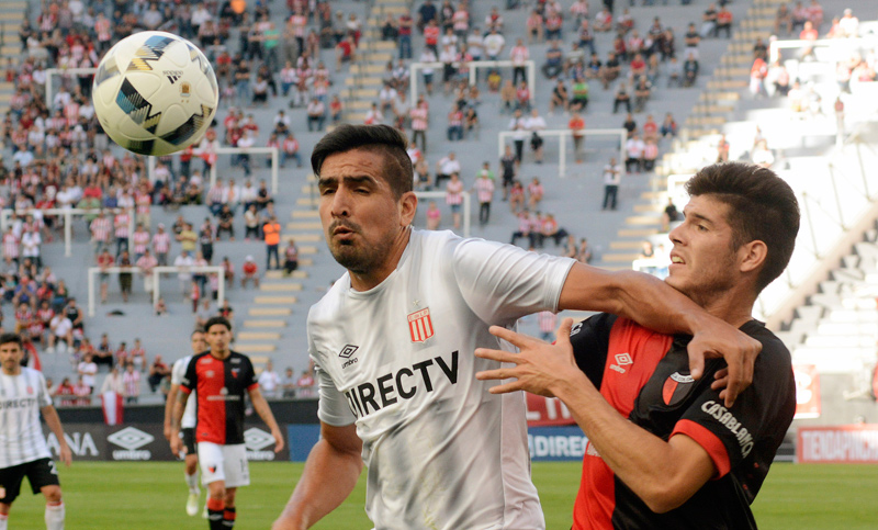 Estudiantes le ganó a Colón en La Plata y se afianza en la cima