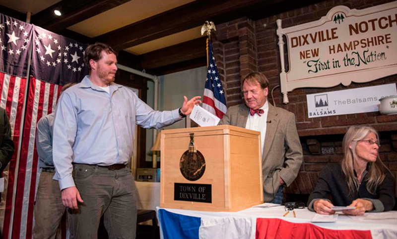 Hillary Clinton arrancó con un triunfo frente a Trump en Dixville Notch