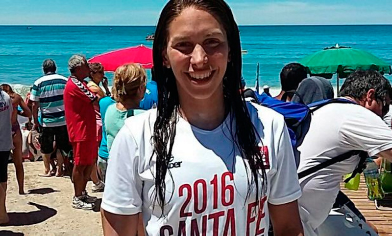 Julia Arino se colgó la medalla de oro en aguas abiertas