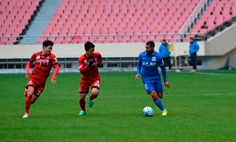 Cómo fue el debut de Tevez en China