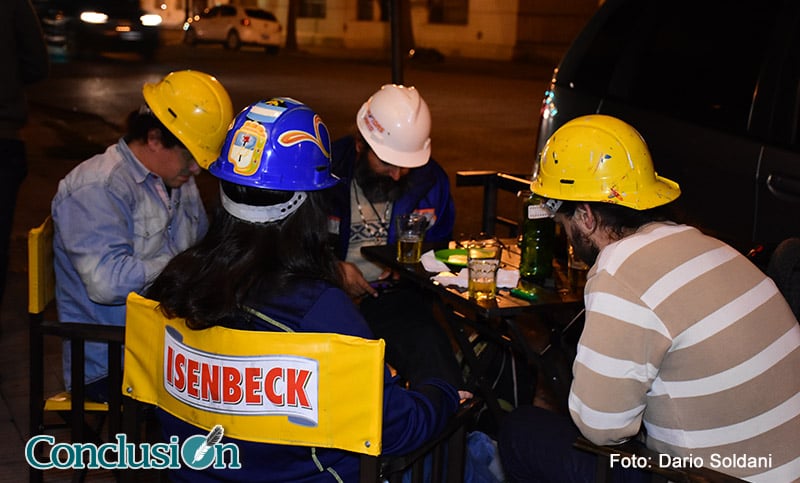 “El casco es un símbolo de protección frente a los desamparos del Estado”