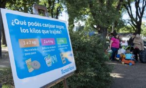 Vuelve el canje de reciclables a la plaza Alberdi