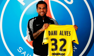 Dani Alves llegó a PSG y será compañero de Di María y Lo Celso