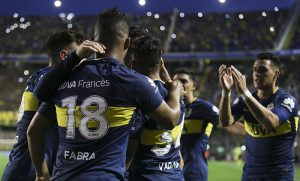 Sin brillar, Boca le ganó a Arsenal y sigue en la cima del campeonato