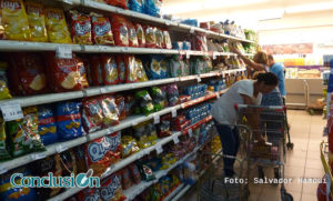 Afirman que por la devaluación, supermercados y mayoristas remarcan precios un 15%