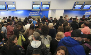 Gremios aeronaúticos advierten nuevos paros en Aerolíneas y Latam