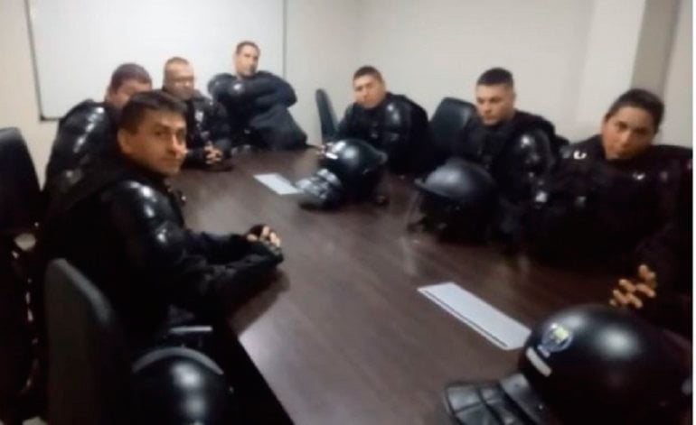 Fuerzas armadas de Infantería tomaron la Legislatura de la ciudad de Mendoza