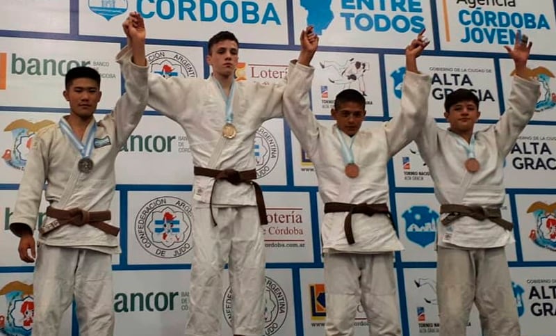 Ante la falta de apoyo estatal, tuvieron que vender fideos para que un judoca rosarino dispute el Mundial