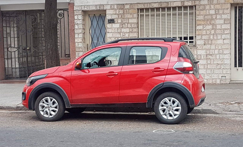 Preocupación en Barrio Abasto por un auto que amaneció baleado