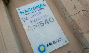 Radio Nacional Rosario en alerta por amenazas de despido a periodistas en todo el país