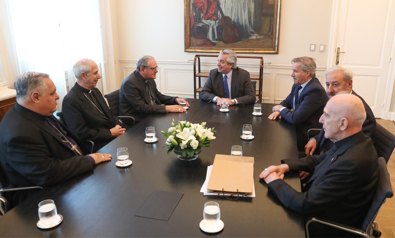 Fernández recibió a la Iglesia, que respaldó la lucha «contra el hambre» y se quejó por el protocolo del aborto no punible