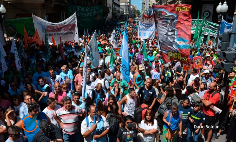 En un acto “multitudinario y unitario”, Rosario se movilizó en repudio al FMI