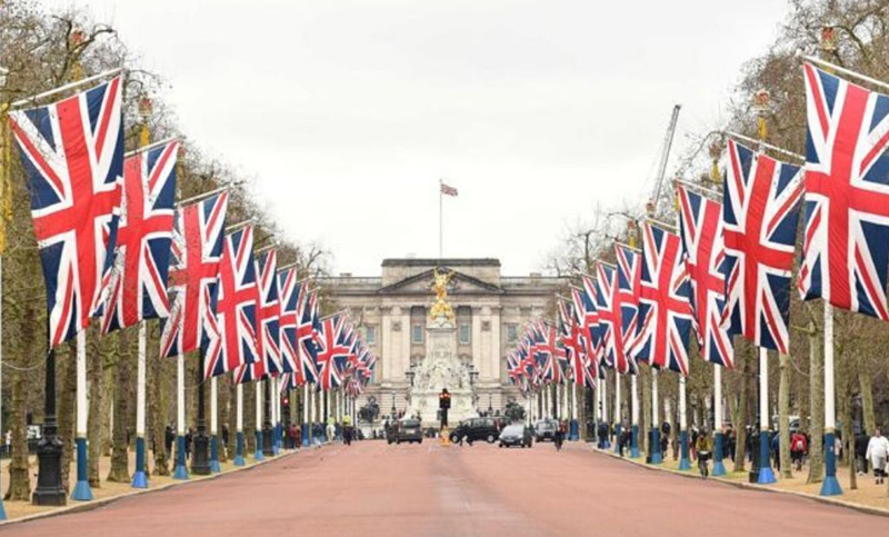 Gobierno británico instará a grupos de riesgo a aislarse tres meses y alerta sobre un bloqueo total