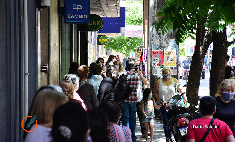 Récord negativo: Rosario sumó 1.251 casos de coronavirus y la provincia informó más de 2.300