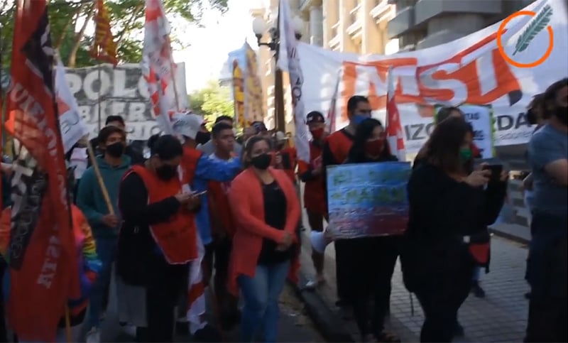 Marcha en Rosario contra el desalojo ocurrido en Guernica