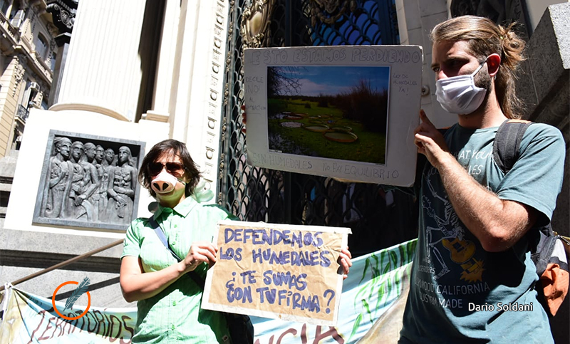 El «Rosariazo Ambiental» llegó a las puertas de la Bolsa de Comercio de Rosario