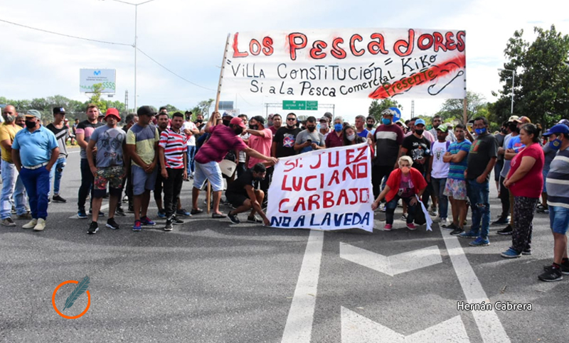 Corte en el puente Rosario-Victoria contra la veda pesquera en Santa Fe