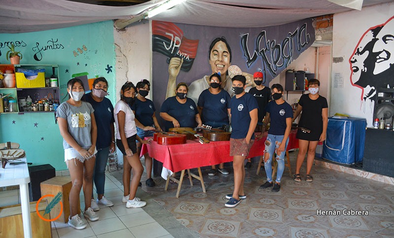 En La Lagunita se brinda un taller de luthería con salida laboral para jóvenes