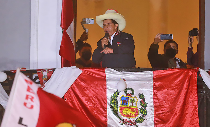 Castillo se adjudicó el triunfo en el balotaje presidencial peruano