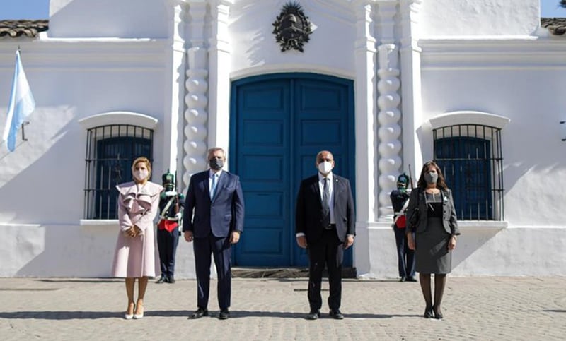 «La puerta de salida es la vacunación», afirmó el Presidente desde Tucumán