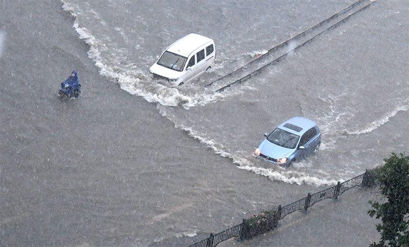 Lluvias récord en el centro de China causan trastornos masivos