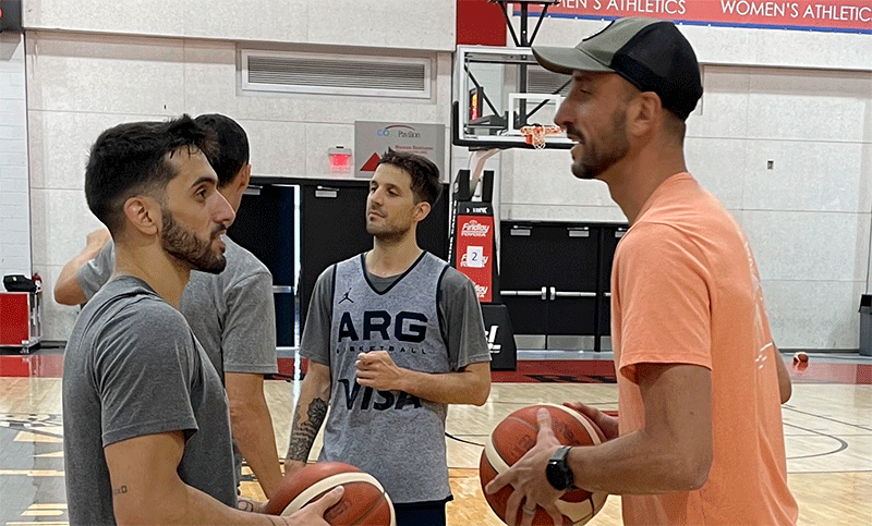 Visita de lujo: Ginóbili le deseó suerte a la selección que parte a Tokio