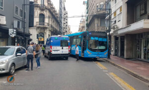 Una mujer perdió una pierna al ser atropellada por un colectivo