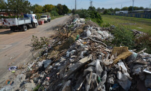 Vecinos denuncian basural a cielo abierto a dos cuadras del Distrito Noroeste