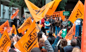 Profesionales de la salud continúan con las protestas en todo el país