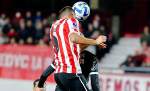 Estudiantes quedó eliminado por penales ante un Corinthians de pocos méritos