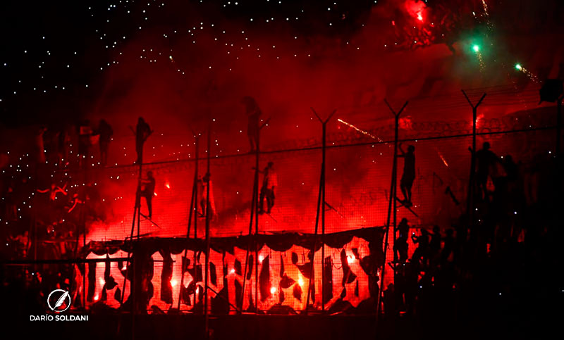 El pueblo Leproso palpitó el Clásico con el tradicional Banderazo