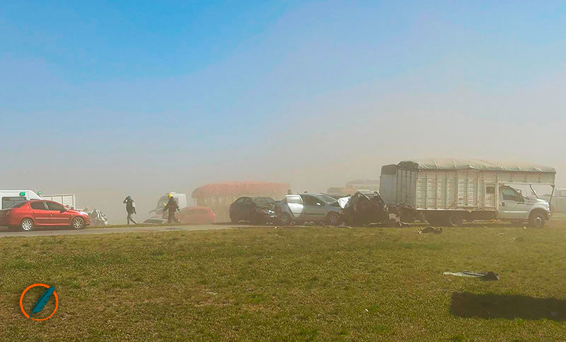 Choque múltiple en la autopista a Córdoba a raíz del intenso temporal de viento y tierra