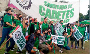 Cadetes locales acompañan la medida del Gobierno que apunta a mejorar sus condiciones laborales