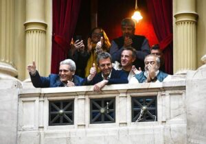 La CGT avanza en la toma de protagonismo ante la crisis y se reunió con el ex candidato Sergio Massa