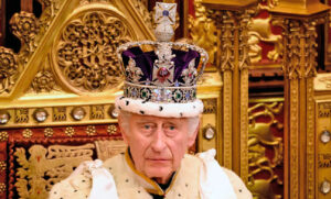 El rey Carlos III de Inglaterra ingresó al hospital para una cirugía de próstata