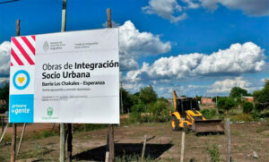 El ajuste llegó a los barrios populares: Milei recortó fondos para instalar agua y cloacas