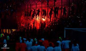 Los hinchas Leprosos vibraron junto a los jugadores en el Banderazo