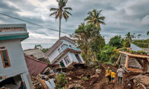 Un terremoto de magnitud 6,5 sacude la isla indonesia de Java y descartan un tsunami