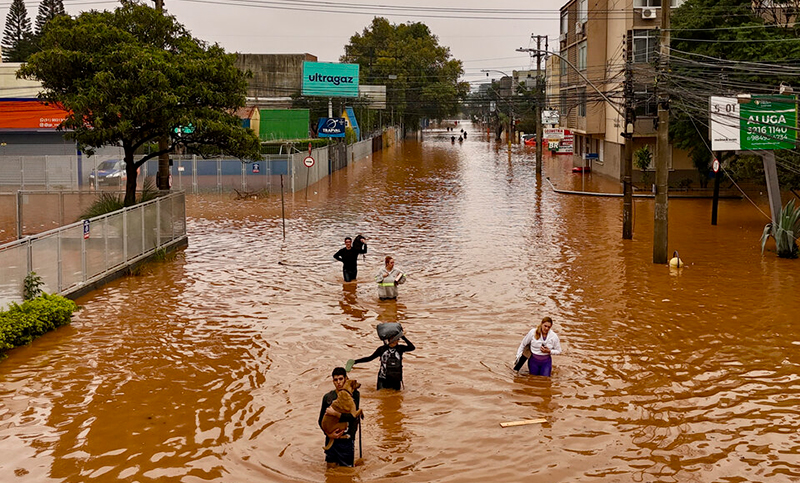 El Gobierno brasileño evalúa utilizar bombas de drenaje para sacar el agua de las inundaciones