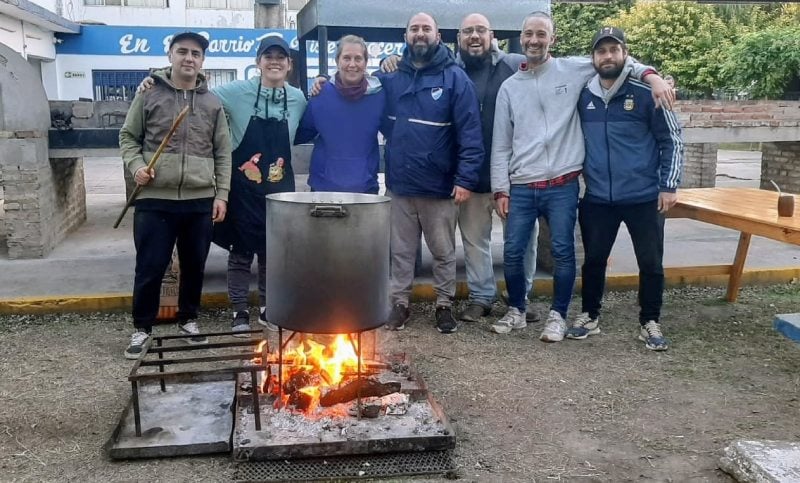 La olla popular del Club Banco Nación abriga corazones en tiempos aciagos