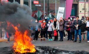 Conflicto en Misiones: siguen los reclamos salariales y el gobierno amenaza con echar a los policías que protestan