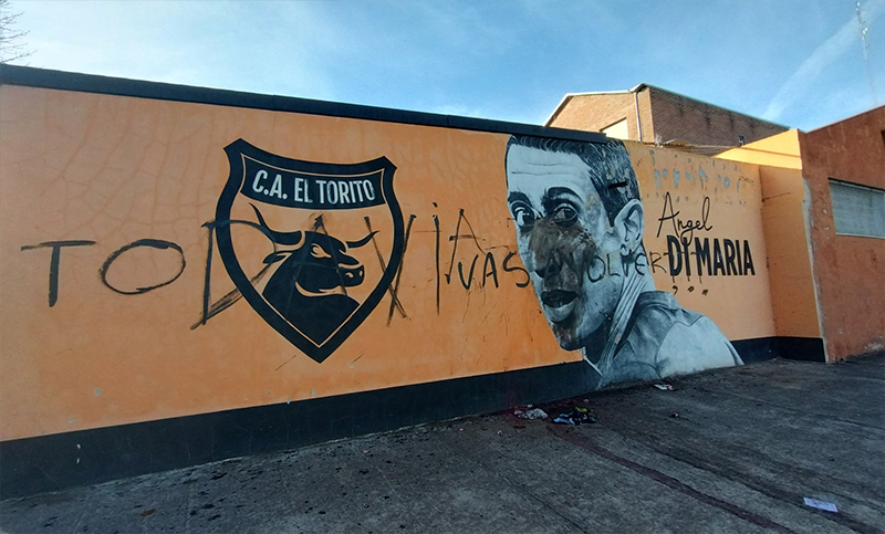 Vandalizaron un mural de Ángel Di María: «¿Todavía vas a volver?»