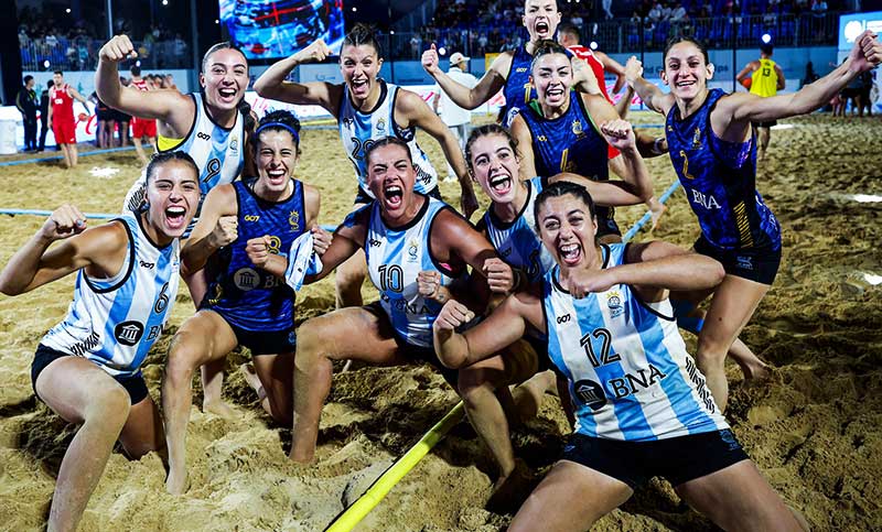 Las Kamikazes se clasificaron a la final del Mundial de beach handball