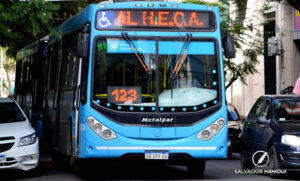 La Justicia da luz verde al amparo impulsado por trabajadoras contra la eliminación de subsidios al transporte