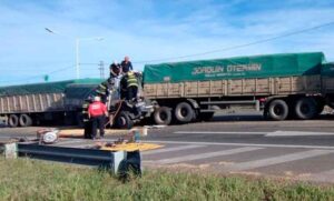 Choque múltiple en Circunvalación: murió el camionero que había quedado atrapado en su cabina