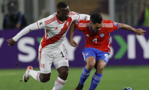 Perú y Chile juegan un partido clave por el grupo de Argentina en la Copa América